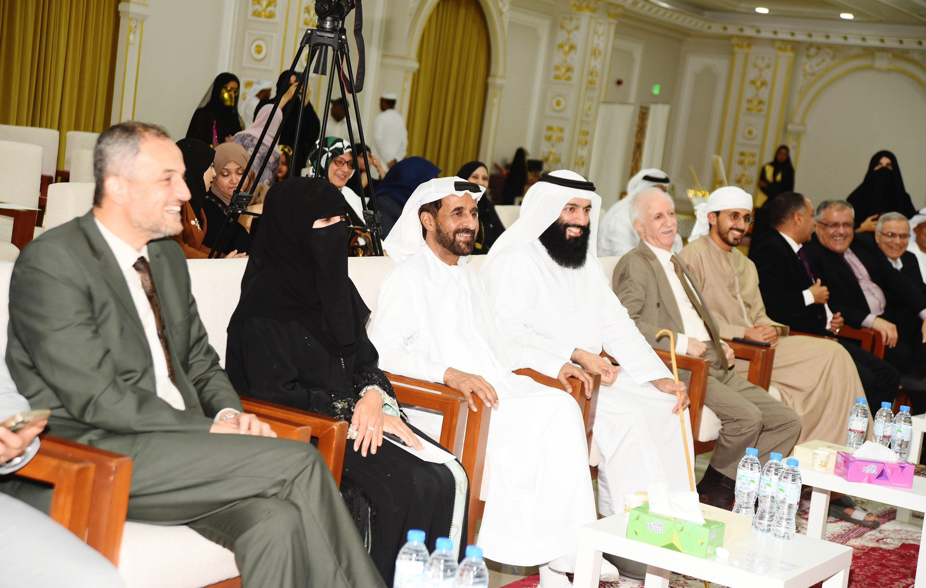 محاضر عن التراث بين الاصالة والمعاصرة "فاطمة مسعود المنصوري مديرة مركز زايد للدراسات "