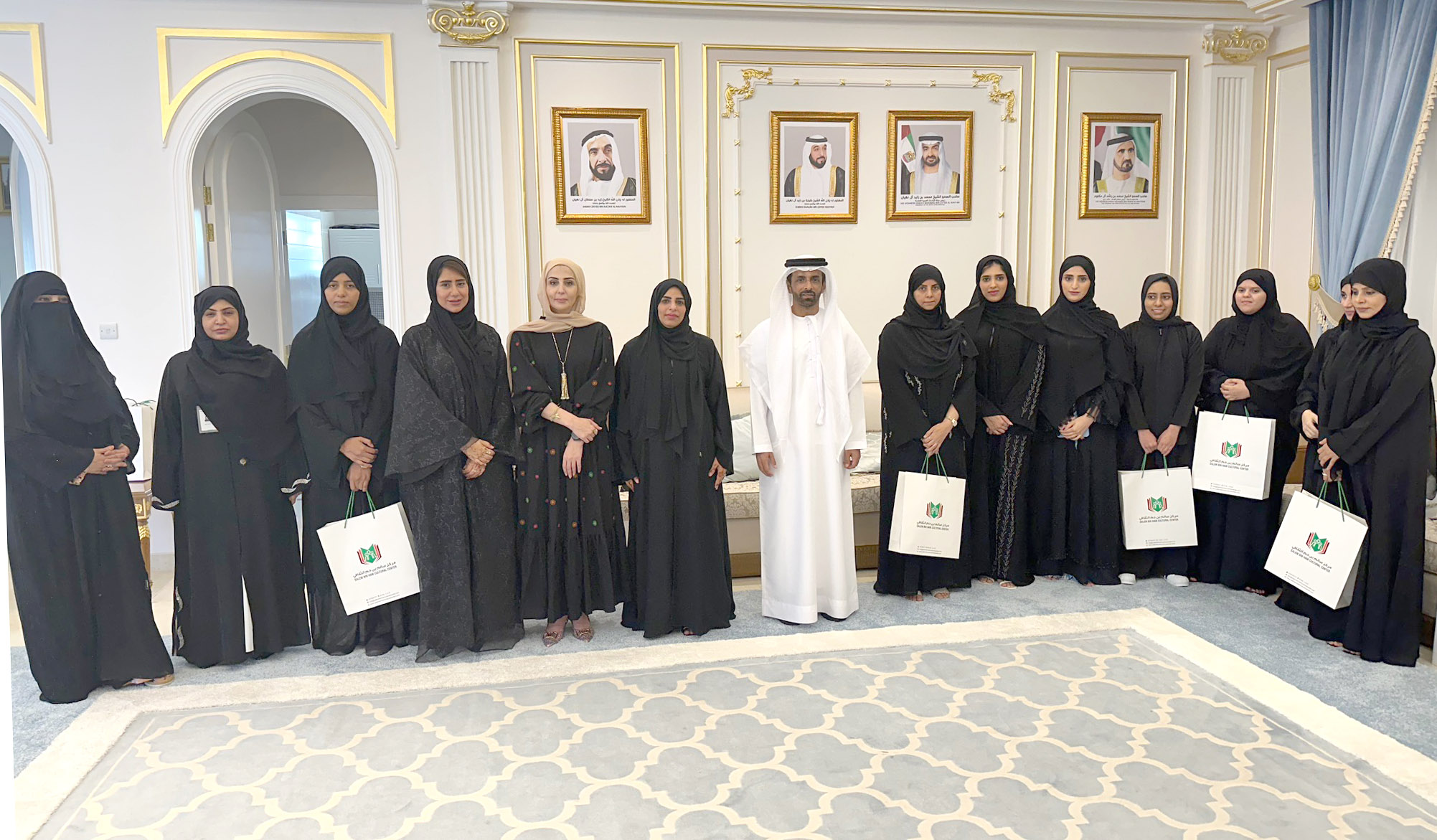 مركز سالم بن حم الثقافي يحتفي بيوم المرأة الإماراتية