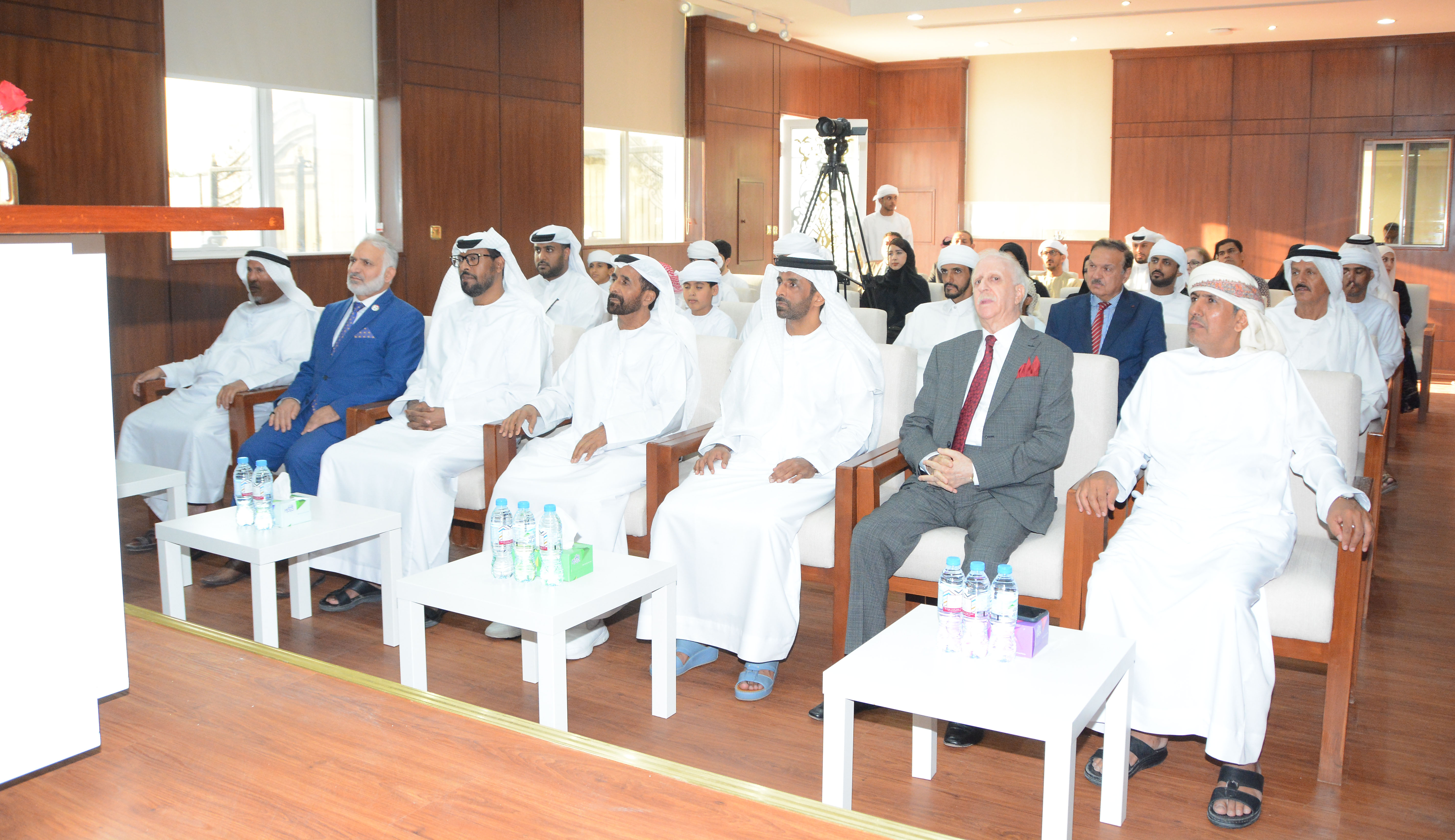 مركز سالم بن حم الثقافي يقيم احتفالية وطنية بمناسبة عيد الاتحاد الـ51 تخلالها محاضرة محمد القدسي "عن مسيرة قيام الاتحاد "