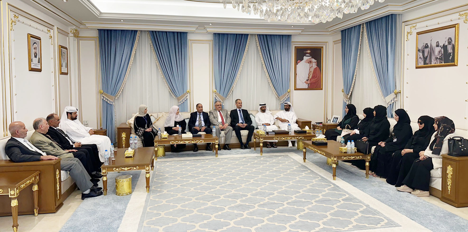 «مركز سالم بن حم الثقافي » يُكرِّم المعلمين