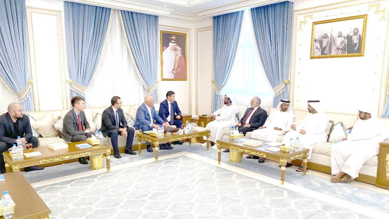 سفير كازاخستان يزور مركز سالم بن حم الثقافي