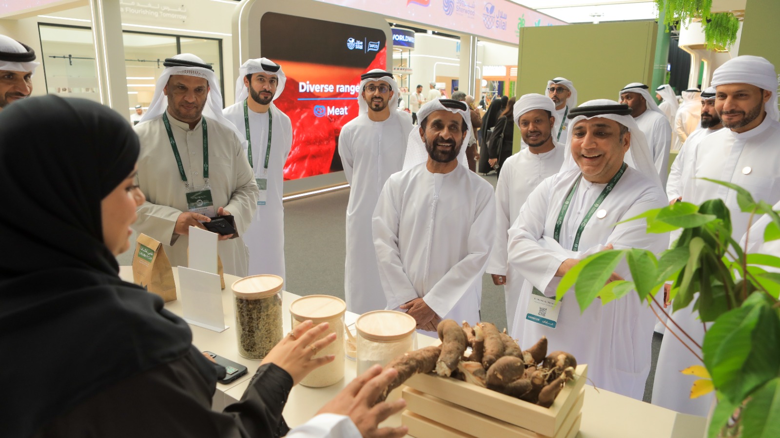 مسلم بن حم  يزور المؤتمر والمعرض الزراعي الإماراتي 2026